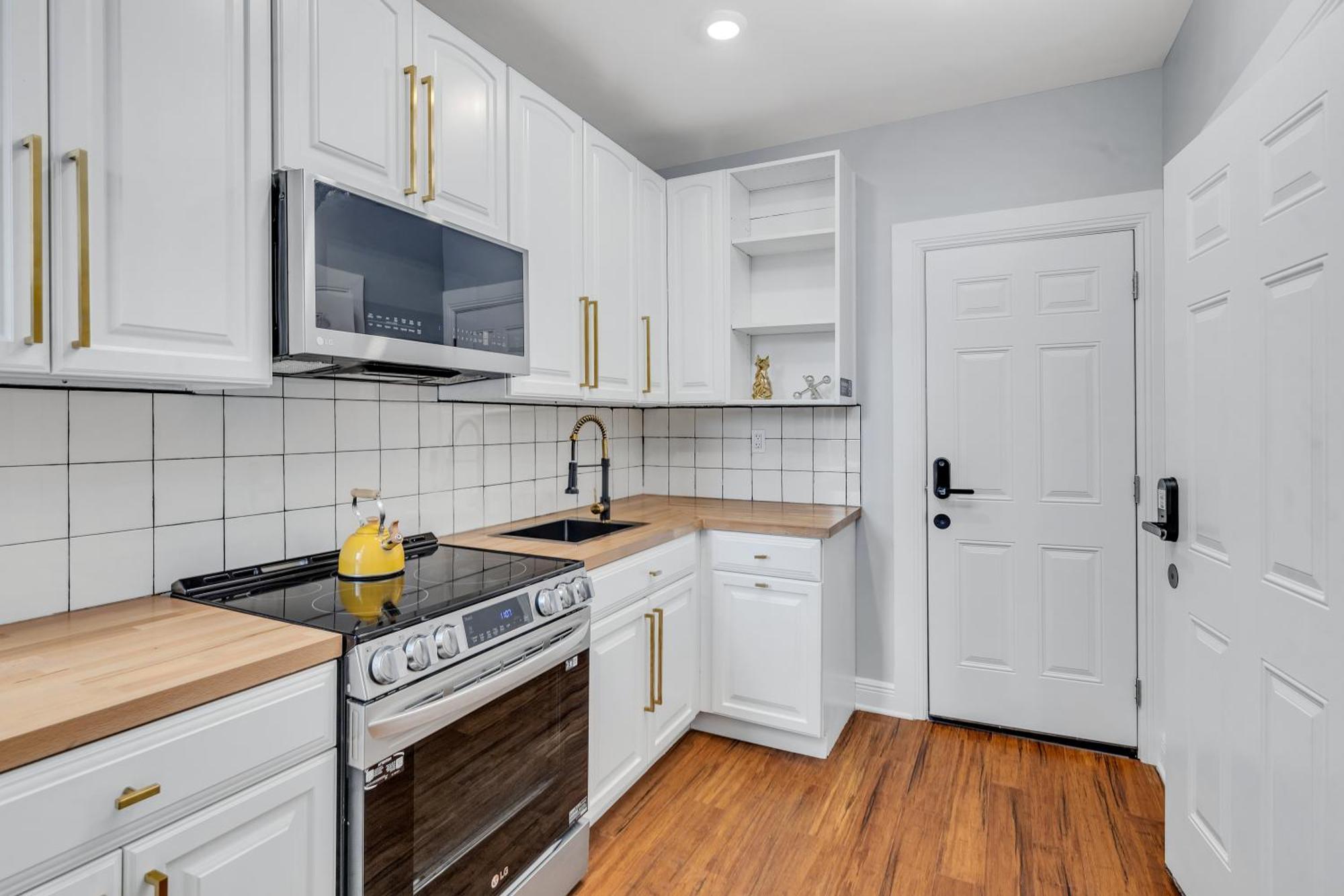 Fairmount Art Museum Center Apartment